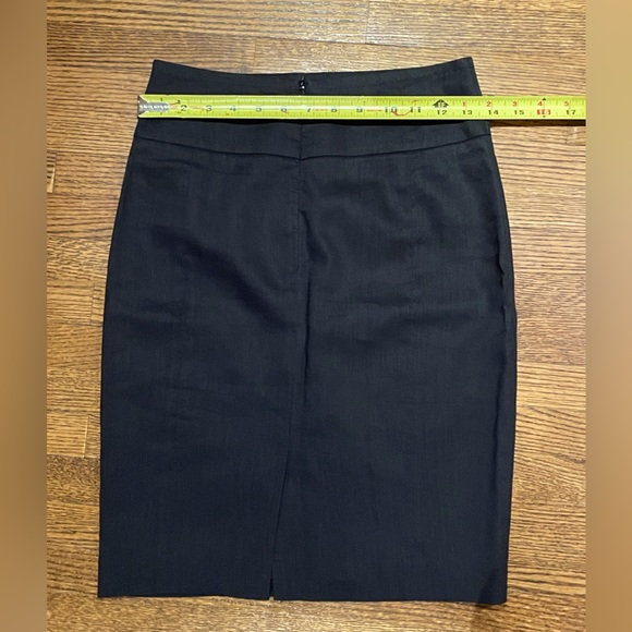 Sandra Angelozzi 2 piece fitted black linen blazer and pencil skirt suit set. - Picture 3 of 7